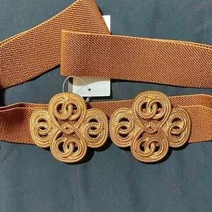 Elegant Gold Women's  stretch  Belt with a Scrolled buckle